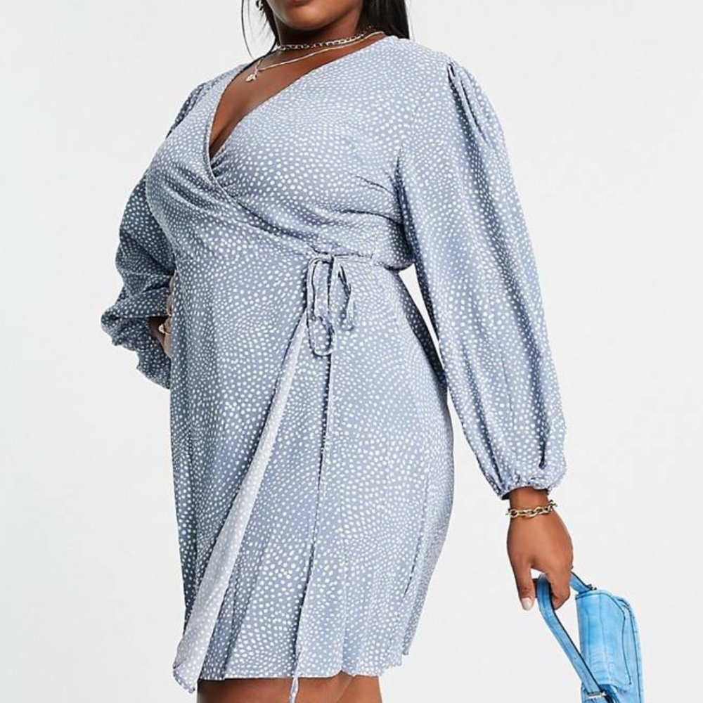 Glamorous Puff Sleeve Wrap dress in Blue Dot Print ASOS - Picture 2 of 5